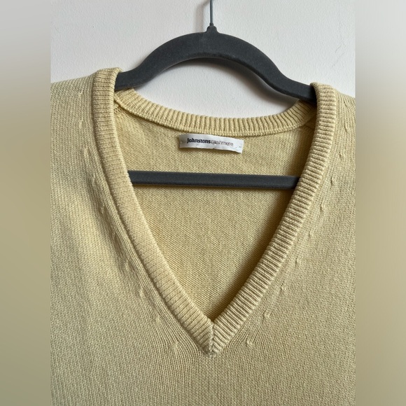 JohnstonsCashmere Mens 100 % Cashmere Yellow Sweater Vest Made in Scotland Sz L - Picture 5 of 9